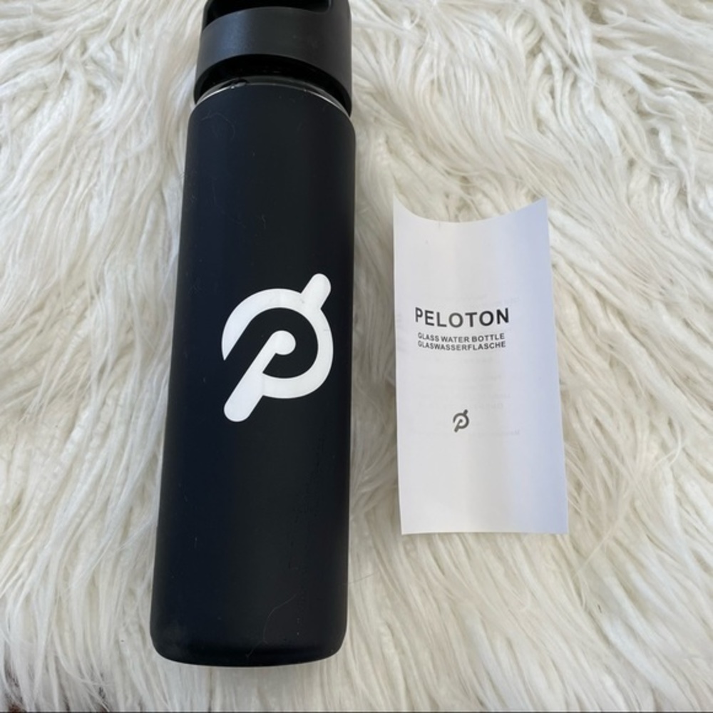 Peloton logo rubber‎ covered glass water bottle NWT